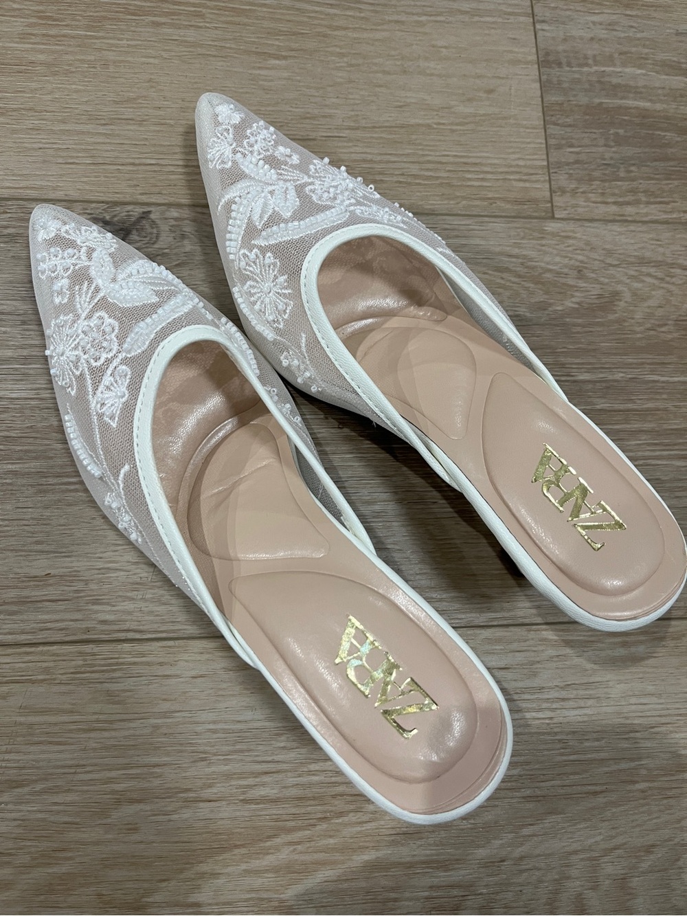Embroidered White Pointed-Toe Slip-On Mules